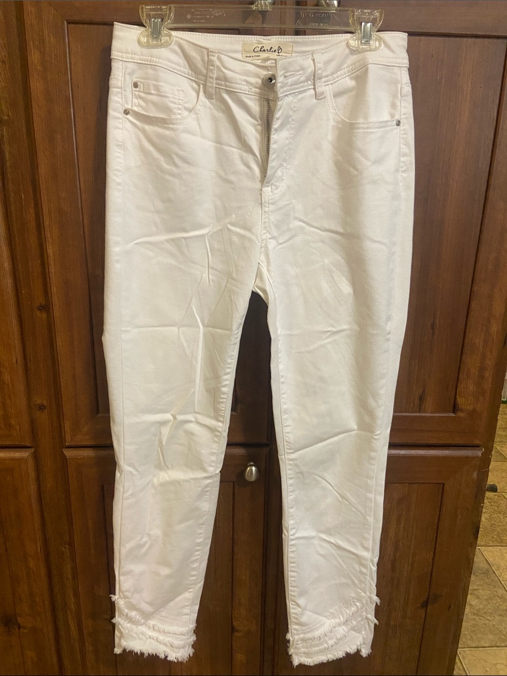 CHARLIE B White Frayed Hem Cropped Jeans